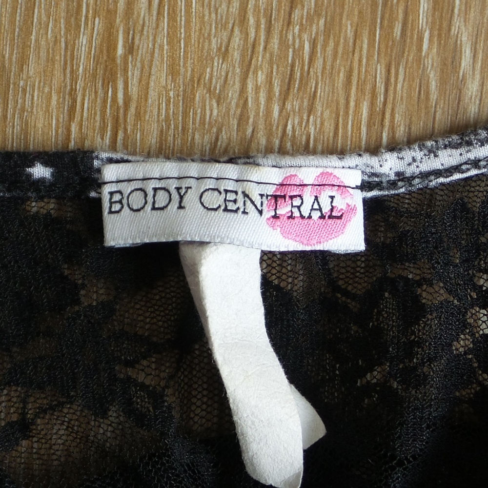 Body Central Black and White Graphic Tank Top - Picture 6 of 8